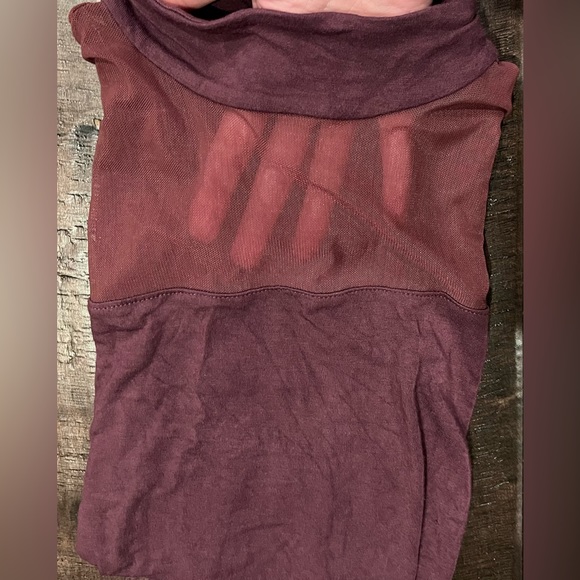 Bailey 44 Maroon Mock Neck Mesh Sleeveless Top Small - Picture 5 of 5